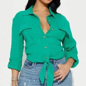 Fashion Nova Huntington Shirt - Kelly Green. Size M